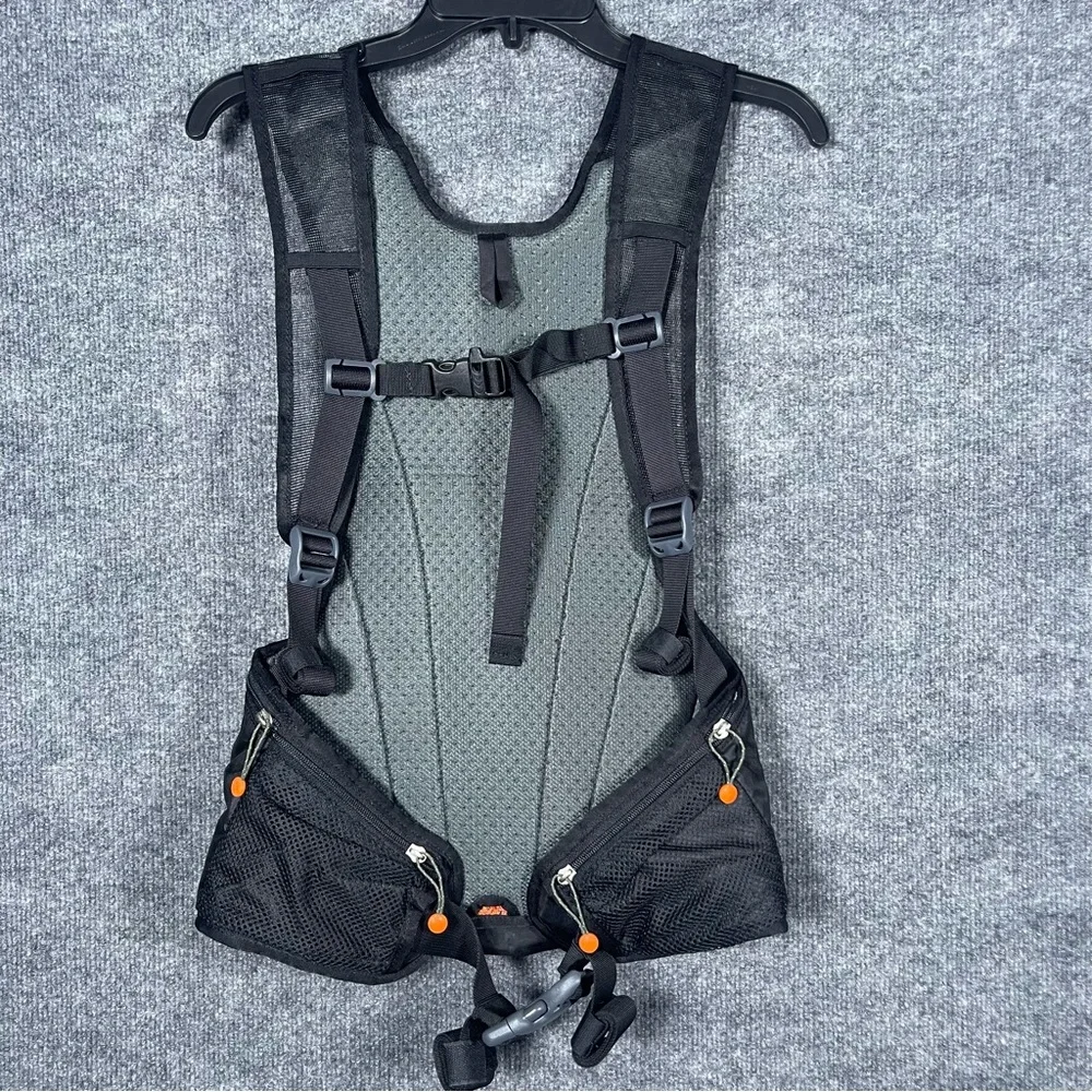 Merrell Black Insulated Padded Backpack Gorpcore Hiking Running‎ Trail Outdoor